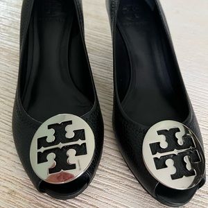 ✨Tory Burch✨’Sally 2’ Black/Silver Peep Toe Wedges